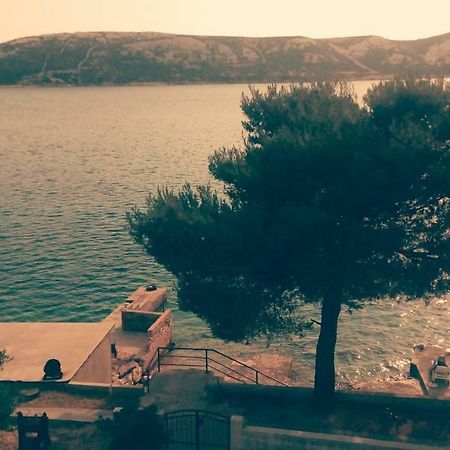 Sea Breeze Apartments With Private Beach And Boat Anchorage Stara Novalja Kültér fotó