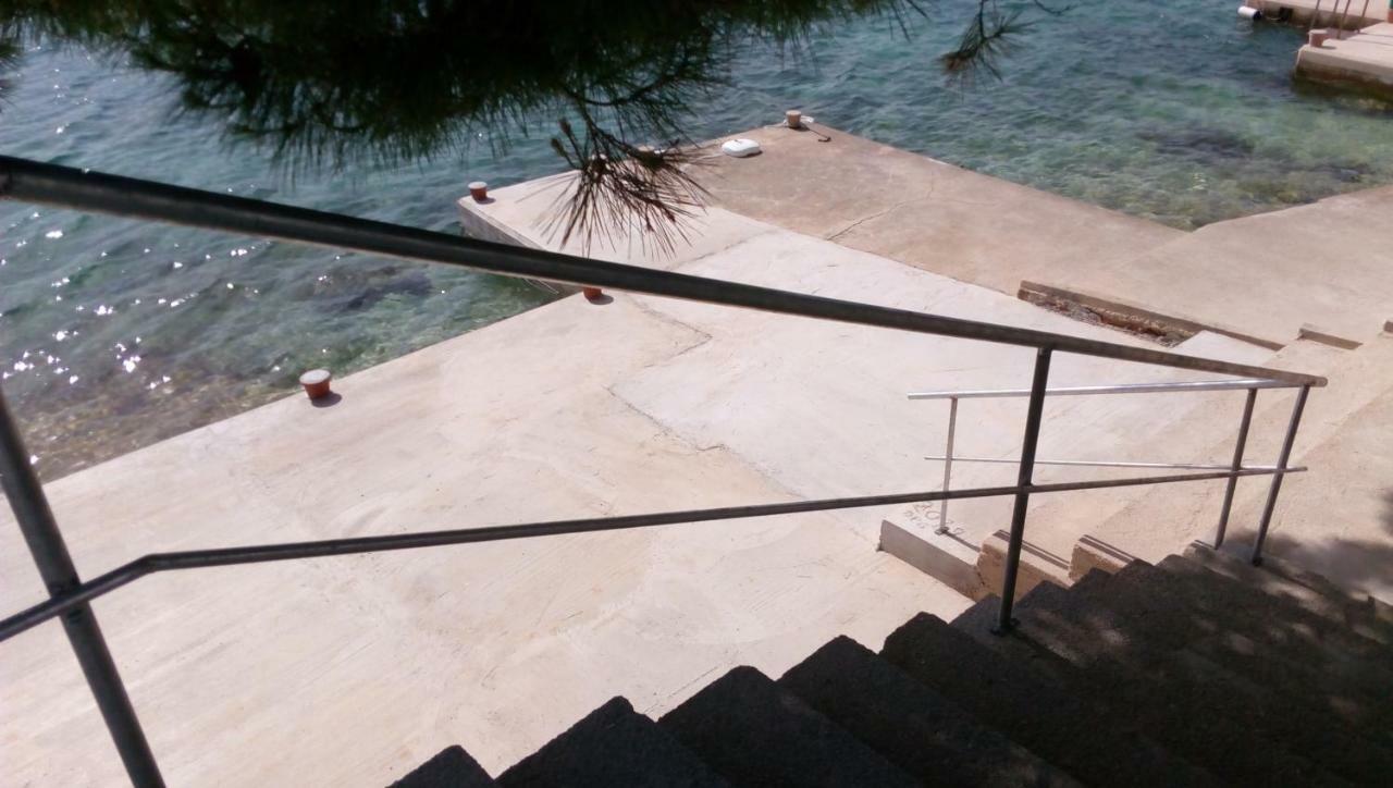 Sea Breeze Apartments With Private Beach And Boat Anchorage Stara Novalja Kültér fotó