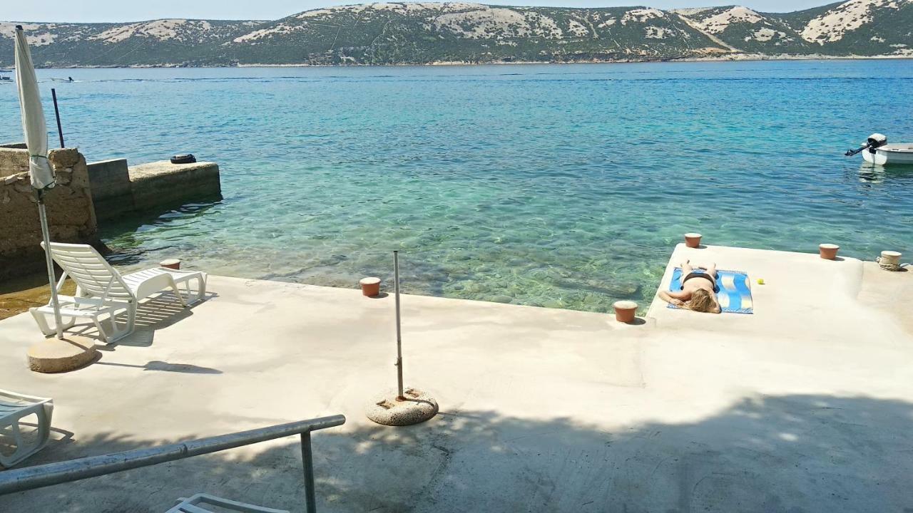 Sea Breeze Apartments With Private Beach And Boat Anchorage Stara Novalja Kültér fotó