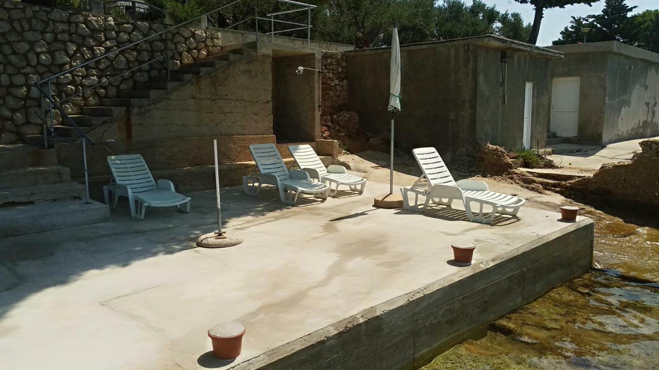 Sea Breeze Apartments With Private Beach And Boat Anchorage Stara Novalja Kültér fotó